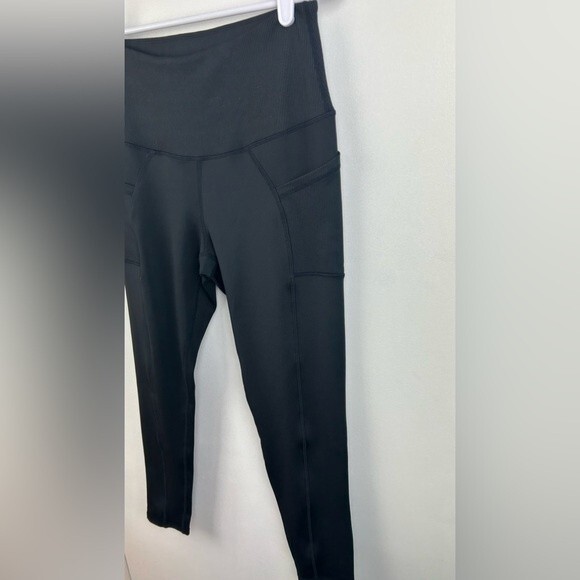 Leg End Black Cropped Leggings with Side Pockets Size Medium - Picture 3 of 5